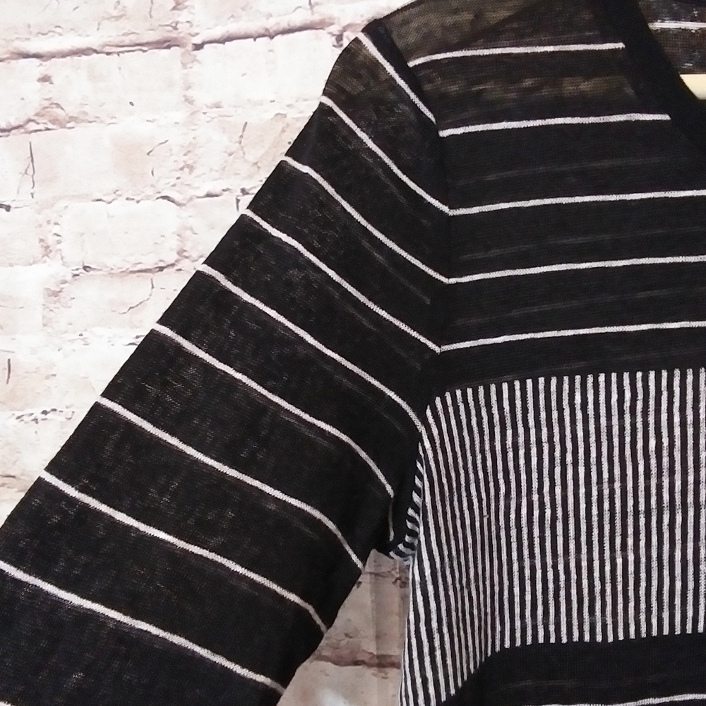 Vince Abstract Line Short Sleeve Tee Linen Top - Picture 4 of 8